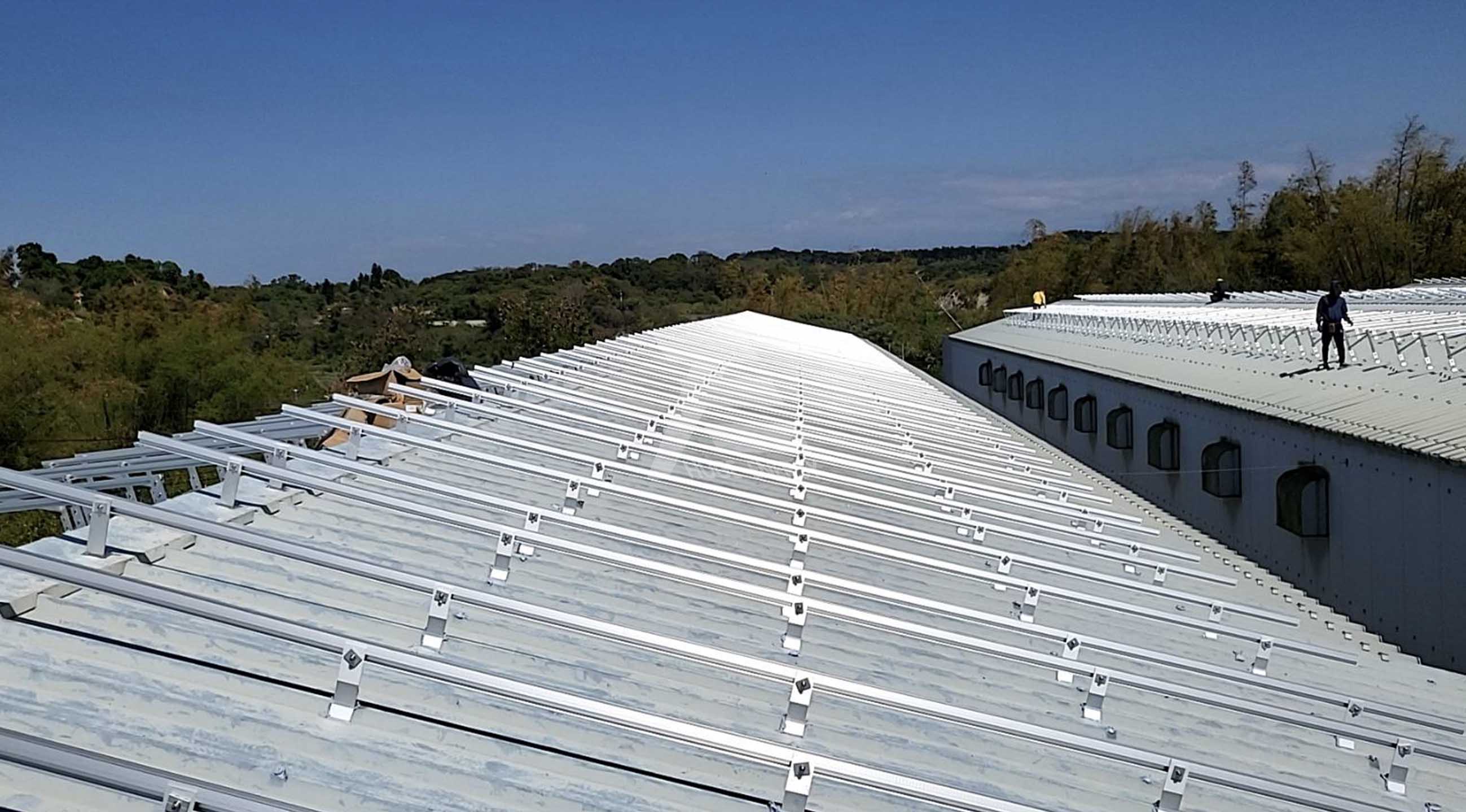 彩钢瓦三角架光伏系统